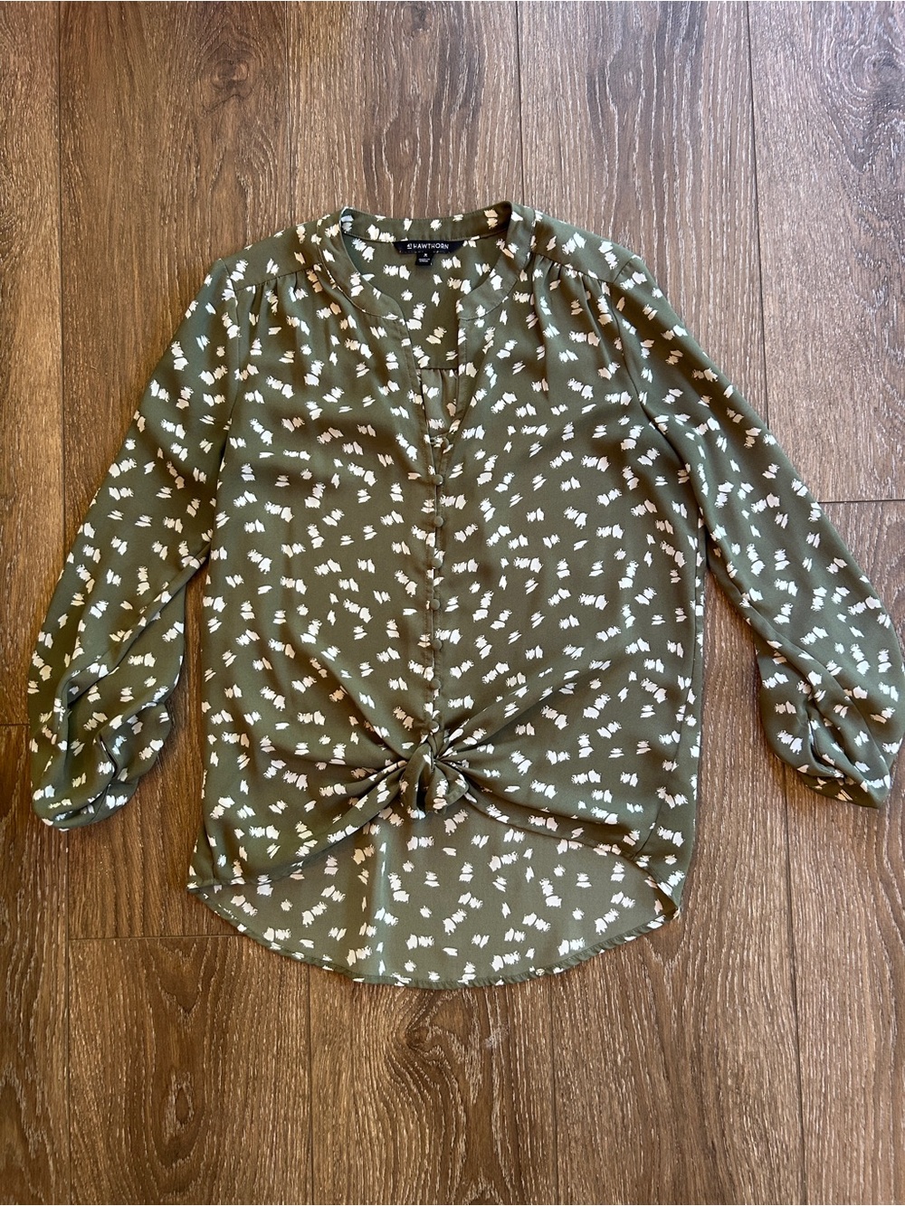 41 Hawthorn Olive Green Button-Front Tie Hem Blouse with White Print